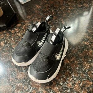 Nike TODDLER Black and White Sneakers